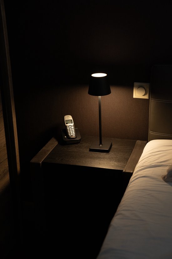 FlinQ Tischleuchte Nova - Wiederaufladbare Tischleuchte - Tischleuchte für das Schlafzimmer - Wiederaufladbar - Dimmbar mit Memory-Modus - 3 Lichtarten - 38cm - Anthrazit